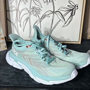 Hoka one one women’s Clifton edge running active shoes 9.5 responsive shoe